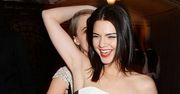 Kendall Jenner i Cara Delevingne w miłosnym uścisku na okładce lifestylowego magazynu