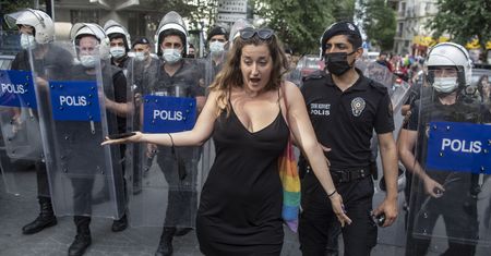 Parada LGBT w Stambule. Policja użyła gazu łzawiącego