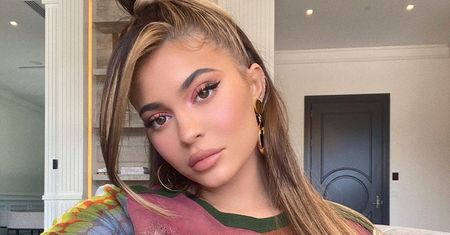 Kylie Jenner zaskakuje. Wybrała osobliwą stylizację