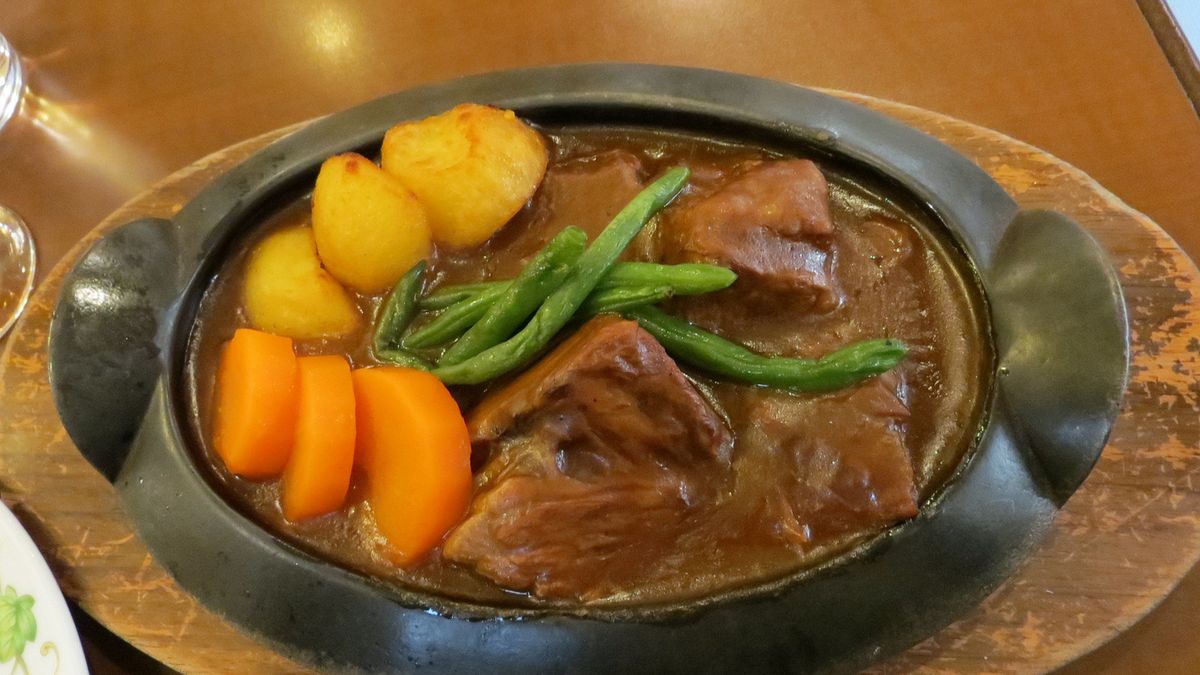 Duszona łopatka wołowa (mięso i tłuszcz, II klasa mięsa)