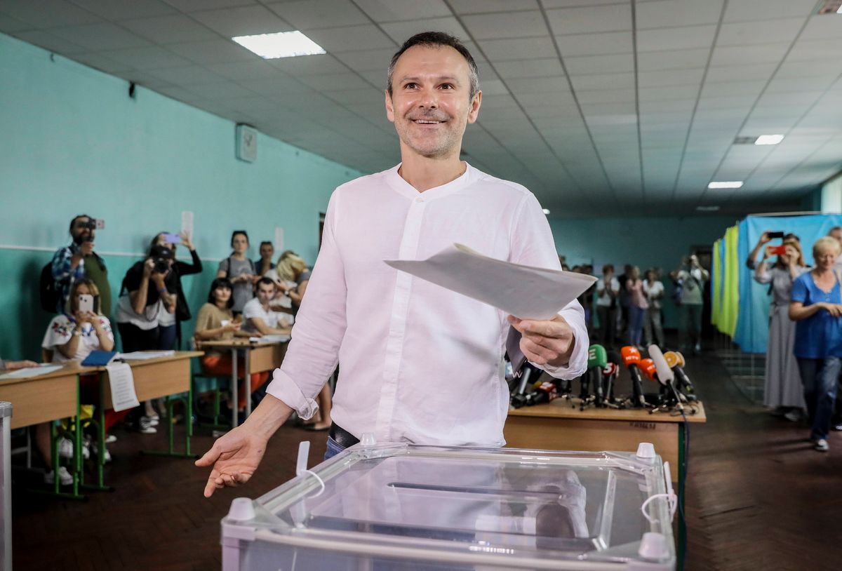 Wybory na Ukrainie. Komik u władzy, piosenkarz w opozycji