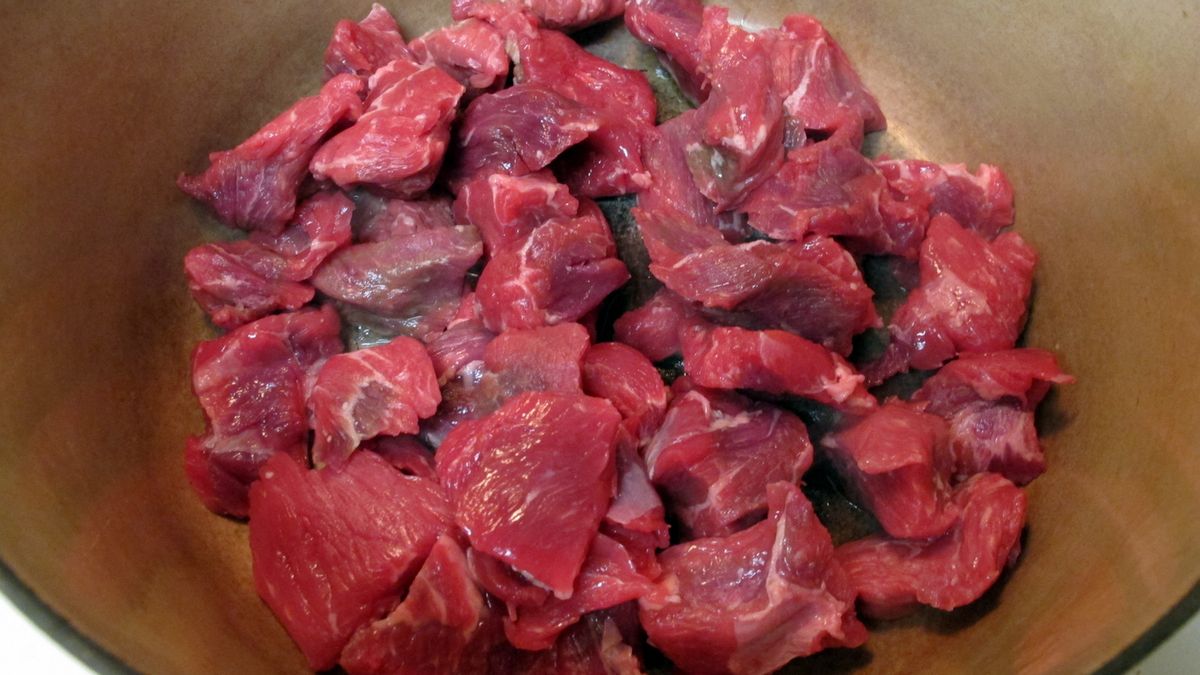 Surowa łopatka wołowa (mięso i tłuszcz, III klasa mięsa)