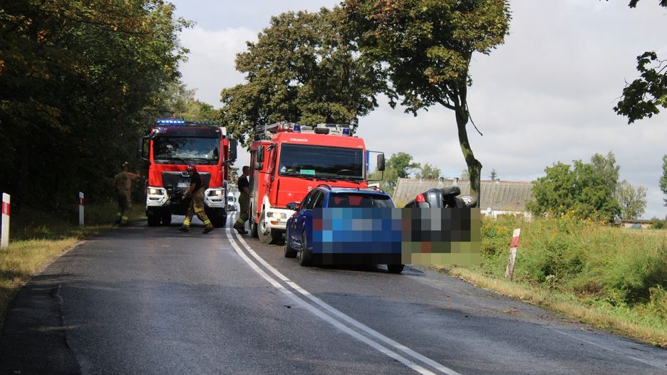 Jak informują strażacy, do zdarzenia doszło po godzinie 6 rano na drodze krajowej nr 91 w Gajewie pod Nowem (powiat świecki).