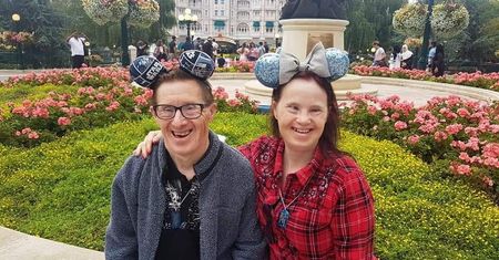 Pierwsze małżeństwo z zespołem Downa w Wielkiej Brytanii obchodzi dziś 25. rocznice ślubu. Rok temu chcieli ich rozdzielić
