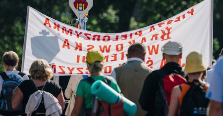 Burmistrz Gostynina zamiast maseczki wybiera różaniec. Kontrowersyjna wypowiedź