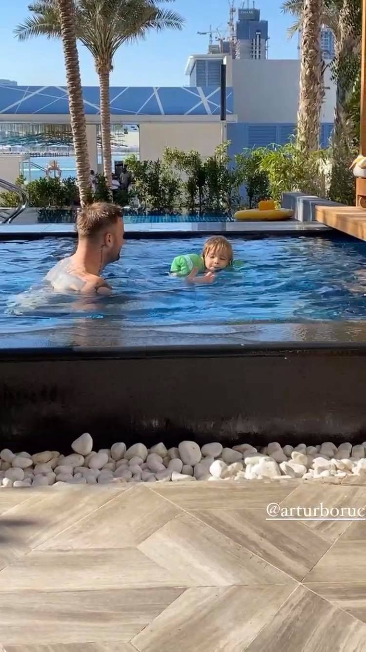 Sara Boruc i Artur Boruc z Noah i córkami na wakacjach w Dubaju