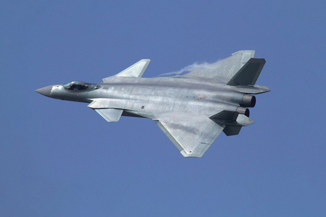 Myśliwiec J-20: chińska superbroń czy instrument propagandy?