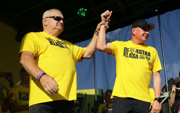 Krzysztof Nowak (L) i Rafał Górak (P) po awansie GKS-u Katowice do Ekstraklasy / fot. PAP/Jarek Praszkiewicz