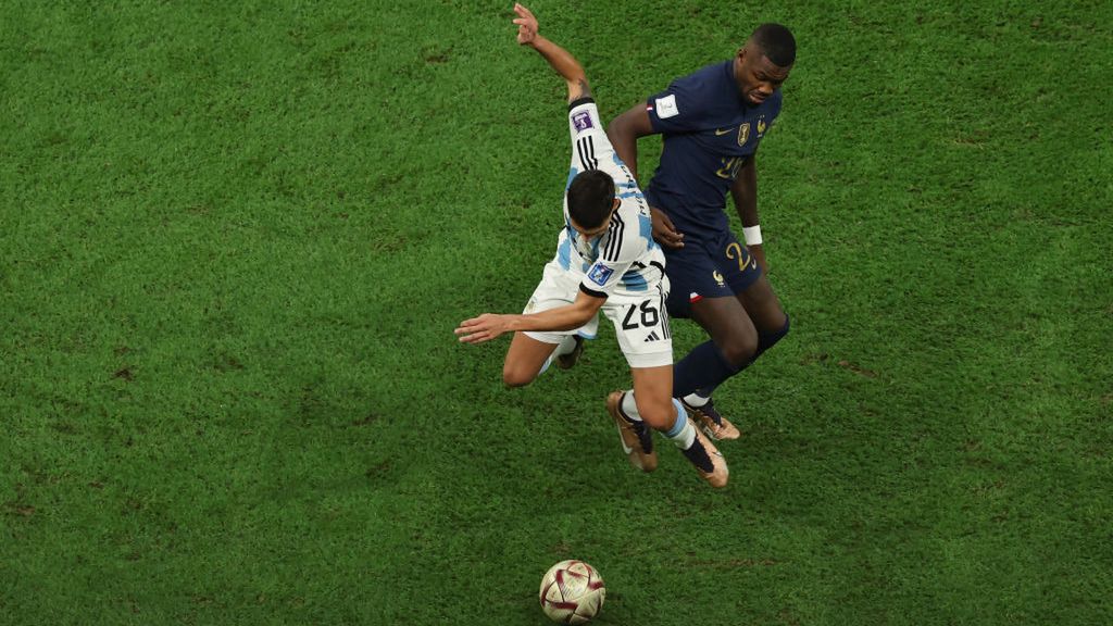 Getty Images / Youssef Loulidi/Fantasista / Na zdjęciu: Marcus Thuram (w granatowej koszulce)