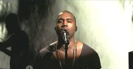 Kanye śpiewa nowy singiel!