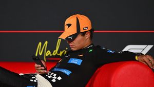 Kuriozalne sceny po wyścigu F1. Nie chcieli, aby mistrz świata pił colę