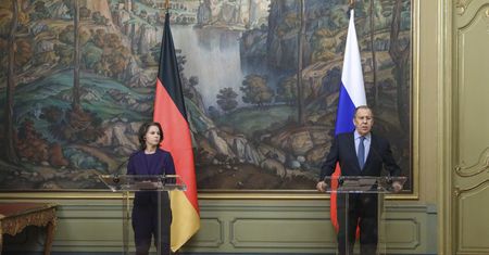 Makowski: "Niebezpieczna gra Berlina. Fiasko polityki niemieckiej względem Rosji" [OPINIA]