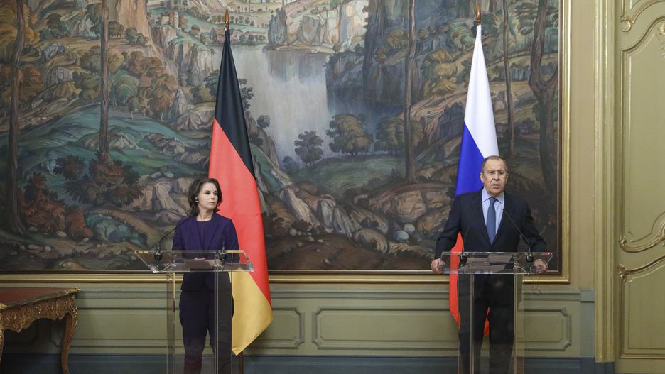 MOSCOW, RUSSIA - JANUARY 18: (----EDITORIAL USE ONLY â MANDATORY CREDIT - "RUSSIAN FOREIGN MINISTRY PRESS SERVICE / HANDOUT" - NO MARKETING NO ADVERTISING CAMPAIGNS - DISTRIBUTED AS A SERVICE TO CLIENTS----) German Foreign Minister Annalena Baerbock (L) and Russian Foreign Minister Sergei Lavrov (R) hold a joint press conference at the Reception House in Moscow, Russia on January 18, 2022. (Photo by Russian Foreign Press Service/Anadolu Agency via Getty Images)