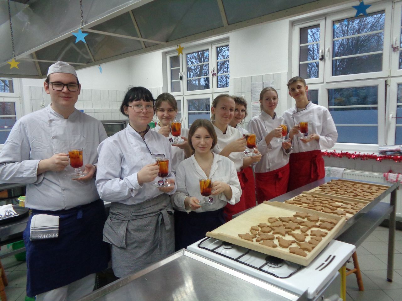 "Świąteczne lukrowanie pierników" w ZSG Piła - kreatywne spotkanie Koła Młodego Technologa