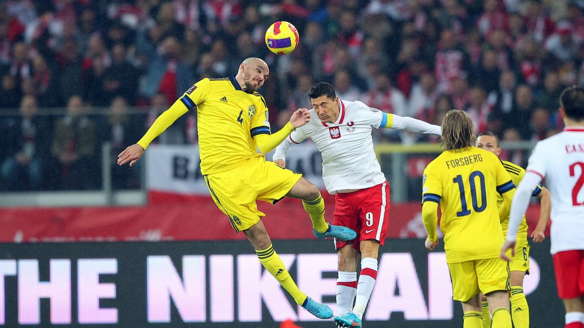 PAP / Łukasz Gągulski / Na zdjęciu: Marcus Danielson i Robert Lewandowski