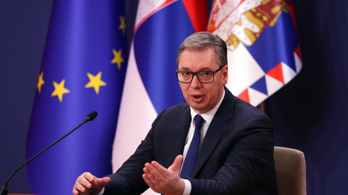 Serbian President Vucic names Djuro Macut as new prime minister
epa12014599 Serbian President Aleksandar addresses a press conference in Belgrade, Serbia, 06 April 2025. Vucic named Djuro Macut as the country's new prime minister after Milos Vucevic submitted his resignation last January, following protests demanding accountability for the collapse of the Novi Sad train station canopy in November 2024, which claimed the lives of fifteen people.  EPA/ANDREJ CUKIC 
Dostawca: PAP/EPA.
ANDREJ CUKIC
Serbian government, Serbian prime minister, Serbian president