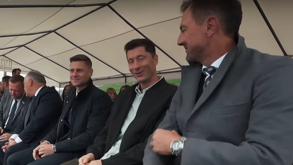 Zdjęcie okładkowe artykułu: YouTube / Łączy Nas Piłka / Na zdjęciu: Robert Lewandowski (w środku), obok Łukasz Piszczek i Jerzy Dudek