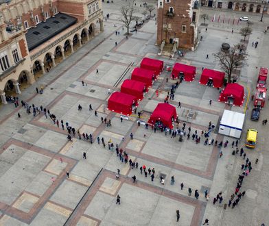 Kraków. Ogromne zainteresowanie szczepieniami. Interweniowało wojsko