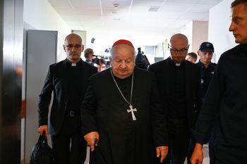 Kard. Stanisław Dziwisz przed sądem w Krakowie. Oto, co zeznał