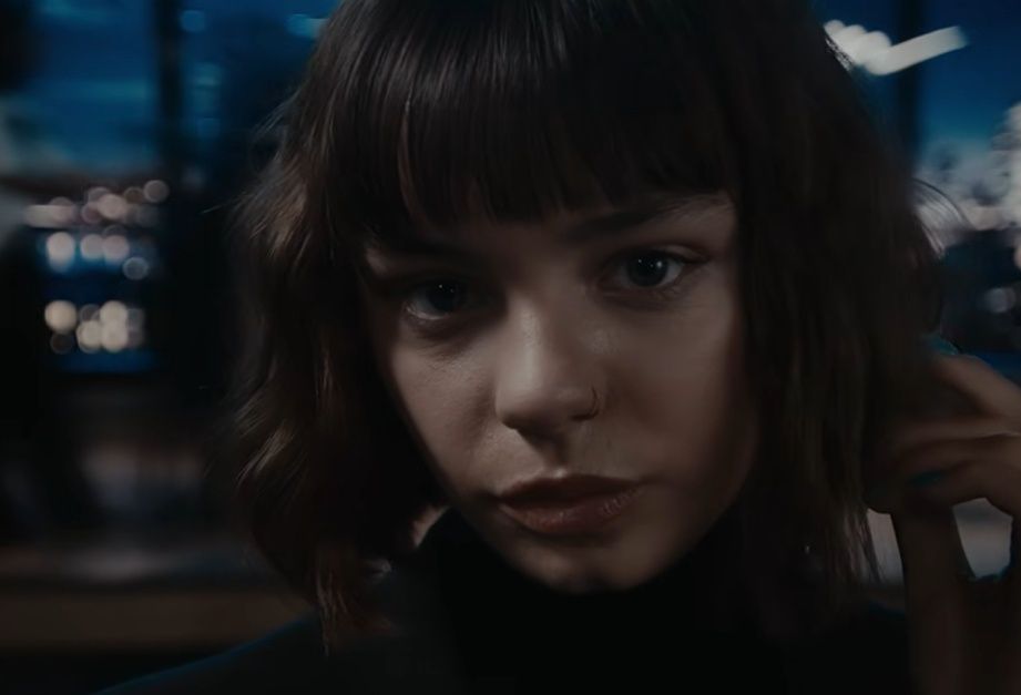Kalina Józefowicz w teledysku Jeremiego Sikorskiego