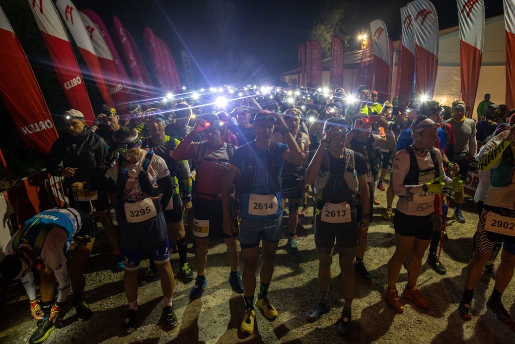 Piwniczna - Zdrój. Godzina: 2:30. Start ultramaratonu na dystansie 100 km. 