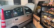 Tarczyn: Kobieta wjechała autem do piekarni. Trafiła do szpitala