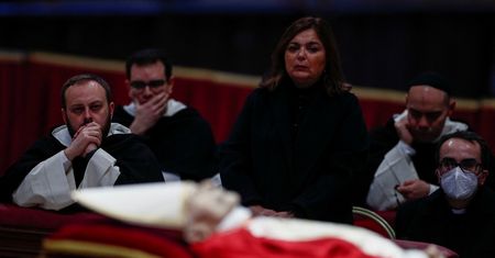 Pokazali ciało papieża. Gigantyczne tłumy w Watykanie