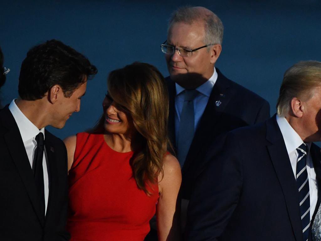 Melania Trump uśmiecha się do Justina Trudeau