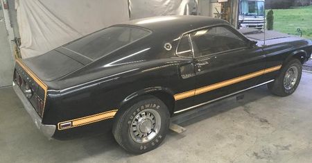 Ford Mustang Mach 1 spędził w garażu 4 dekady. Szuka nowego właściciela