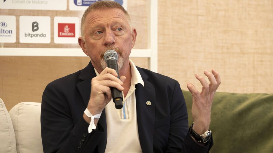 Mallorca Championships
epa11429893 Former tennis player Boris Becker takes part in a Talk of Experts on the sidelines of the Mallorca Championships tennis tournament in Calvia, Balearic Islands, Spain, 22 June 2024.  EPA/CATI CLADERA 
Dostawca: PAP/EPA.
CATI CLADERA