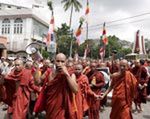 Birma: Co najmniej 10 ofiar starć w stolicy