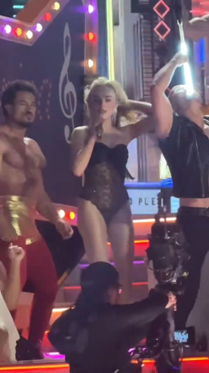 Sabrina Carpenter podczas występu na Coachelli