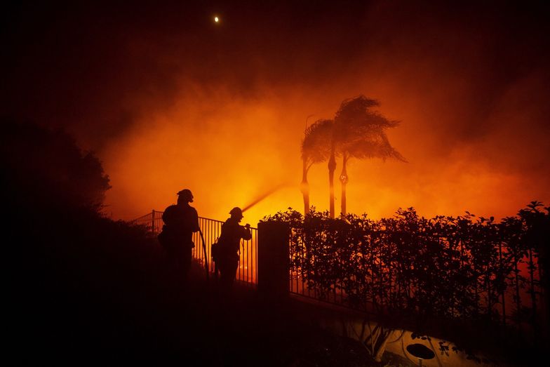 Kalifornia płonie. 60 tys. Amerykanów musiało opuścić swoje domy