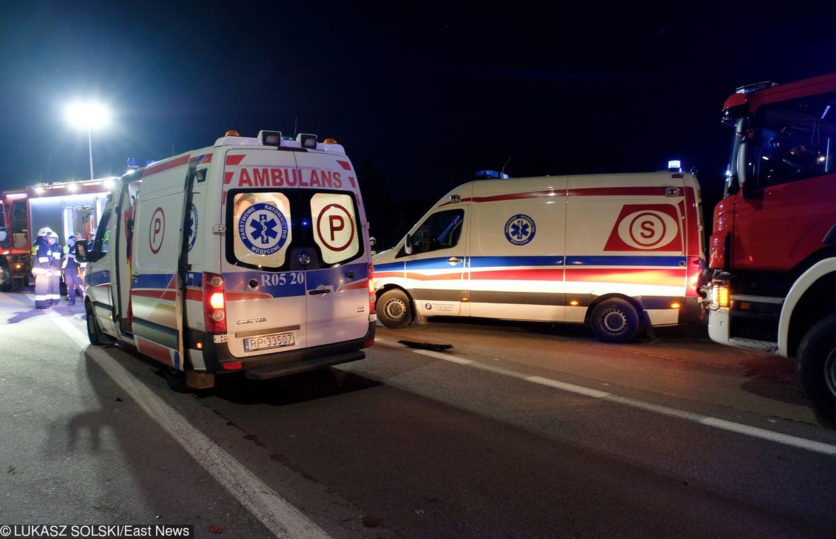 Bydgoszcz. Czołowe zderzenie autobusów nocnych. 12 osób rannych