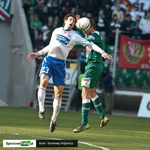 Robert Demjan (na pierwszym planie) jest na szczycie klasyfikacji strzelców T-Mobile Ekstraklasy