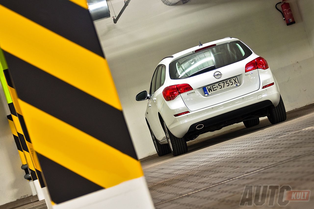 Opel Astra ST (fot. Marcin Pogorzelski)