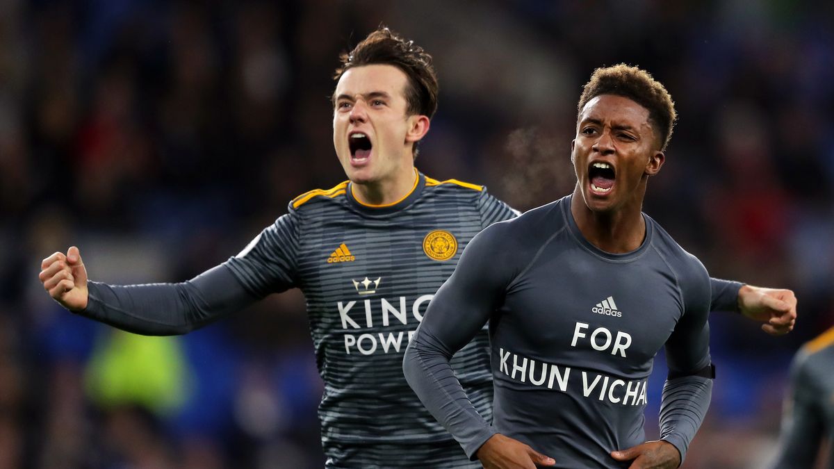 Ben Chillwell i Demarai Gray świętują zdobycie gola dla Leicester