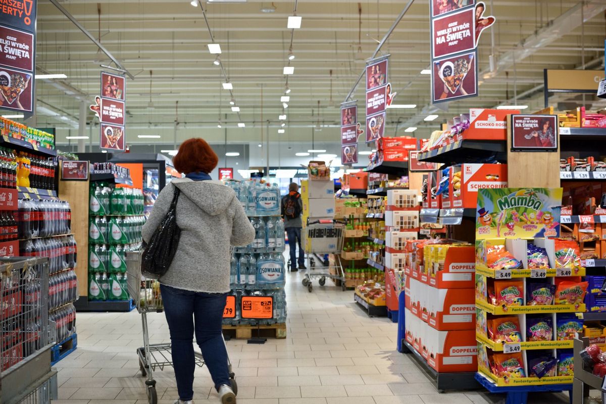 Inflacja uderza, Polacy ograniczają wydatki. Dla wielu to będą znacznie skromniejsze święta