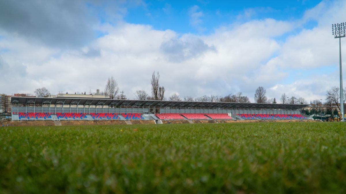 Zdjęcie okładkowe artykułu: Twitter / Michał Szprendałowicz / Na zdjęciu: Miejski Stadion Piłkarski Raków w Częstochowie