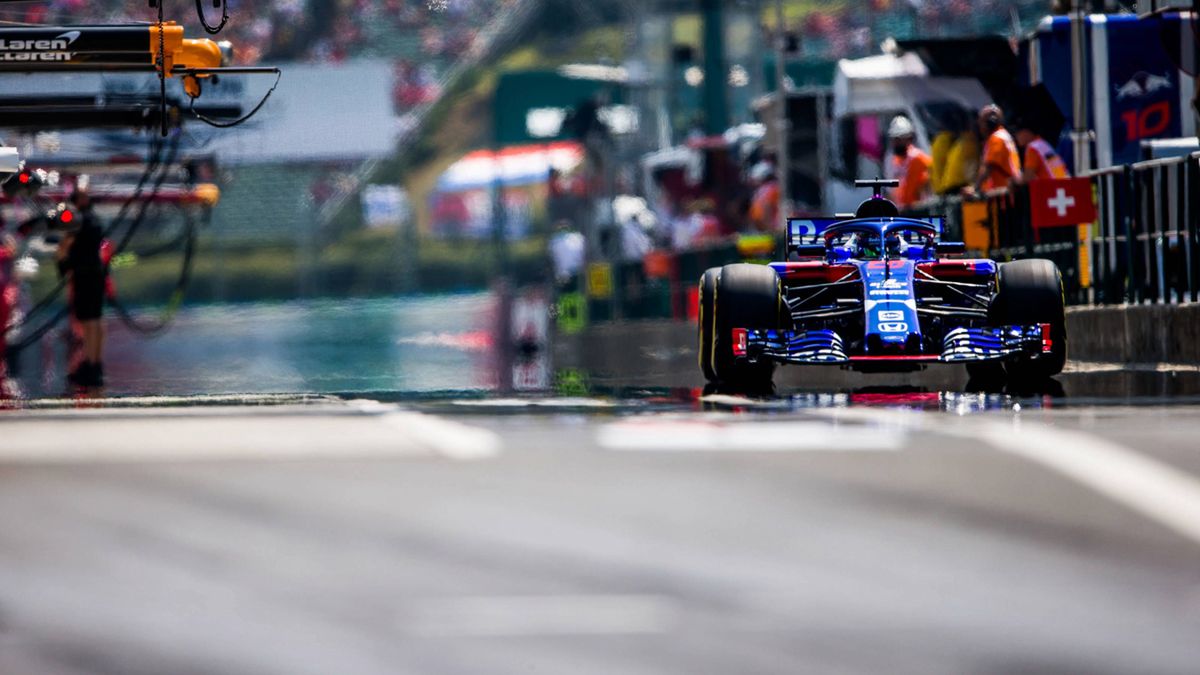 Zdjęcie okładkowe artykułu: Materiały prasowe / Toro Rosso / Na zdjęciu: Brendon Hartley w pit-lane