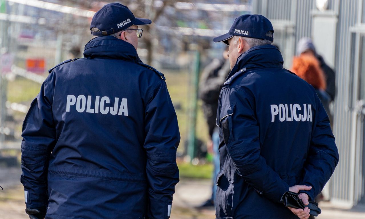 Policjanci i żołnierze z nowymi dodatkami do pensji. Ma to zatrzymać exodus