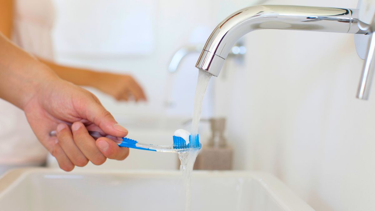 Teraz już wiem, kiedy powinno się myć zęby rano 