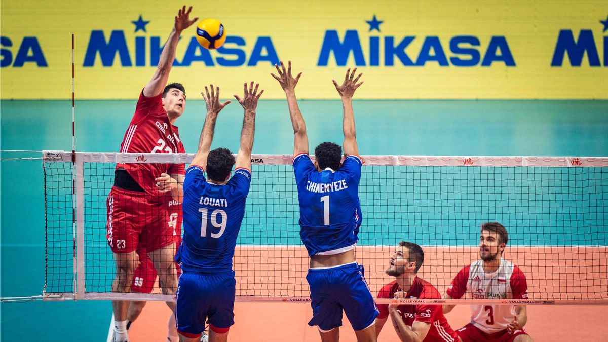 Materiały prasowe / FIVB / Na zdjęciu: atakuje Karol Butryn