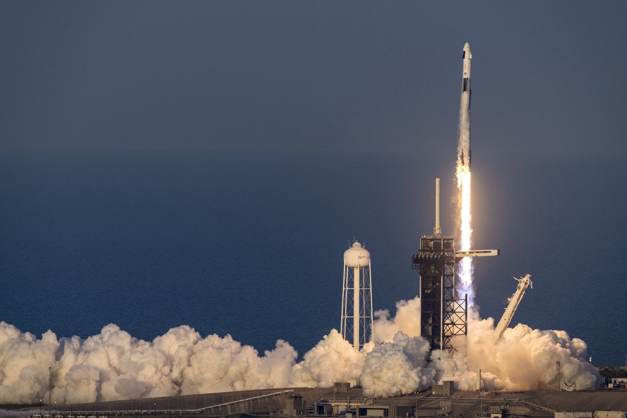 SpaceX Dragon heads home: Extended mission ends at ISS