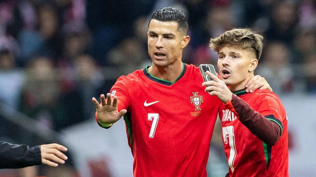 Getty Images / Cristiano Ronaldo i kibic, który wtargnął na boisko