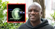 Akon utknął w dmuchanej kuli. Koncert w Newcastle wymknął się spod kontroli