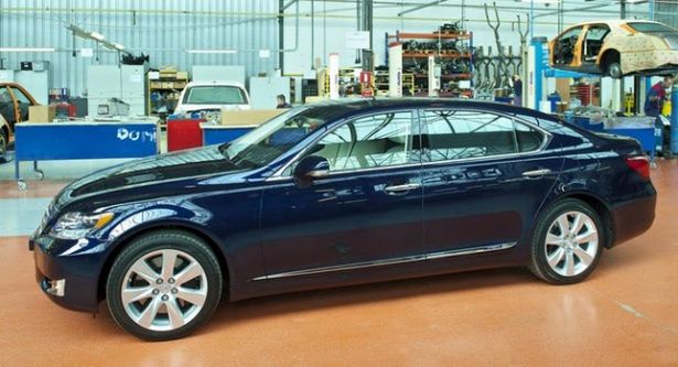 Lexus LS 600h L specjalnie na ślub księcia Monako [wideo]
