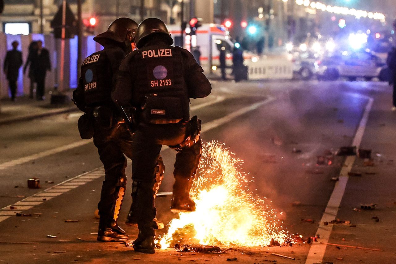 Tragische Silvesternacht: Drei Tote und eskalierte Gewalt in Deutschland