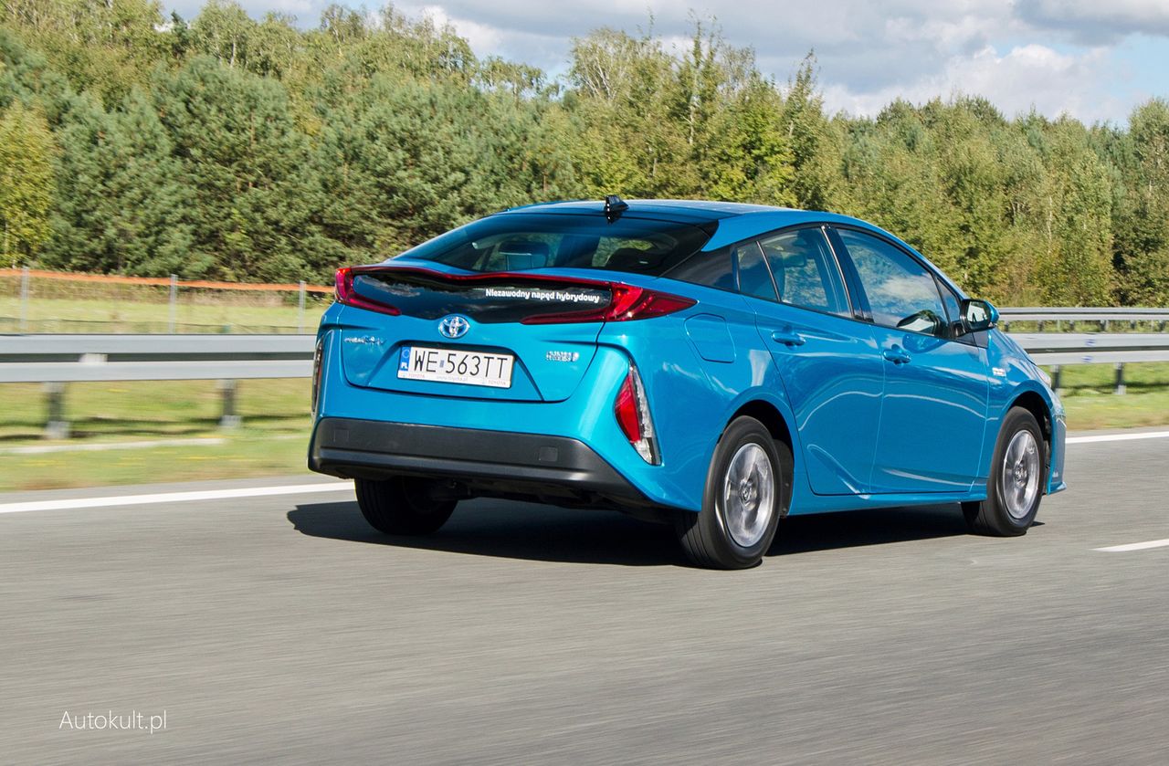 Toyota Prius Plug-in Hybrid po 10 dniach. Zobacz, ile zużyła paliwa i prądu po 1000 km