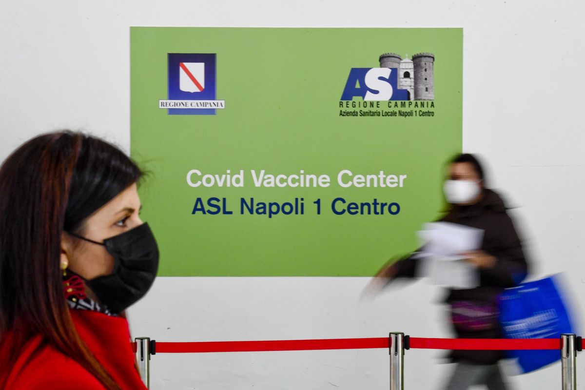 Koronawirus - Włochy. Szczepionki na wolnym rynku? "Zadanie dla służb"